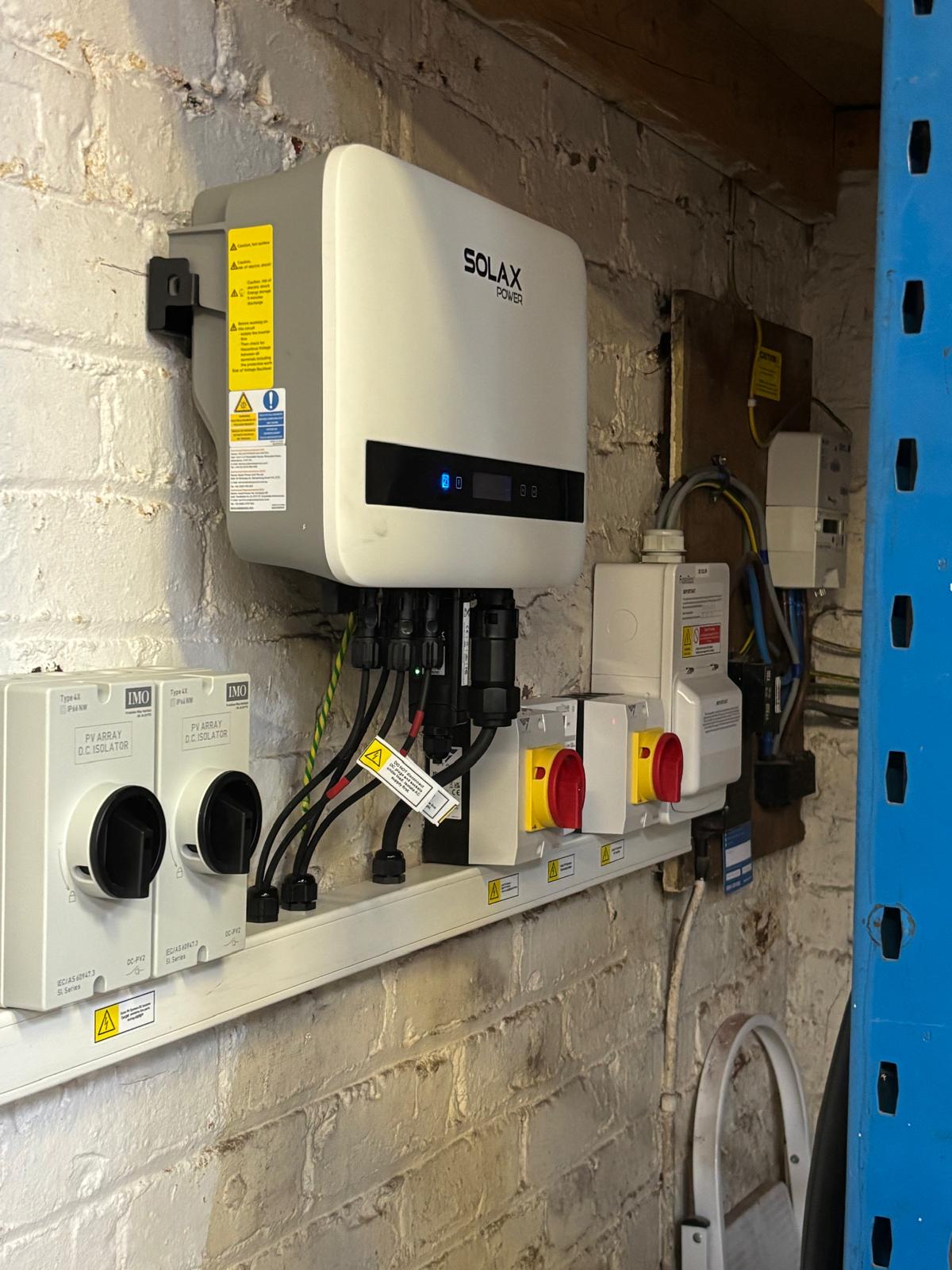 Inverter and battery electrical installation